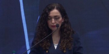 "Një histori e ngarkuar me dhunë nuk mund të mbulohet", Osmani mbi luftën në Kosovë: Gënjeshtrat e shkruara s'kanë fuqi për ta ndryshuar atë.