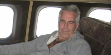 Një kapitull tjetër i errët në historinë e Epstein/ Dosja me skandale tregonte se Greqia konsiderohej si “laborator financiar”.