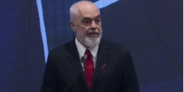 “Një pengmarrje politike”, Rama: 45 vite që nënkuptojnë varrosje të gjallë për njerëzit.