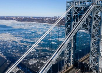 Nju Jorku goditet nga bora dhe akulli, me temperatura që janë 10 gradë më të ulta se ato në Antarktidë.