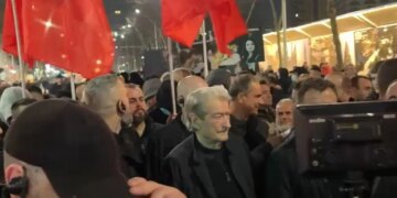 “Noka në mesin e protestuesve: Tirana i përket qytetarëve, vazhdon kryengritja paqësore”