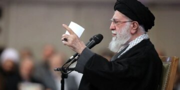 Ofensiva izraelite në Teheran: disa raketa u qëlluan afër zyrave të liderit suprem iranian, Reuters njofton se Khamenei është larguar nga kryeqyteti.