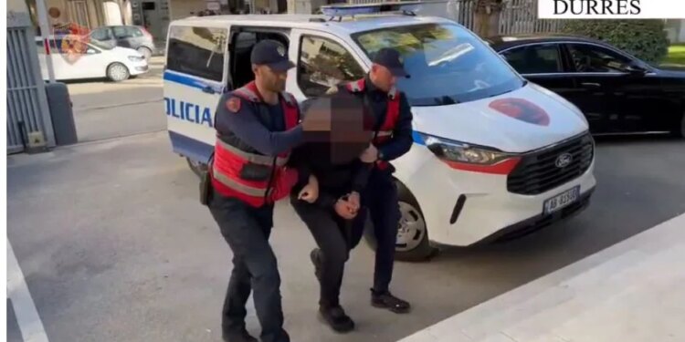 Operacioni ndaj Call Center në Tiranë, kapet një italian në Portin e Durrësit