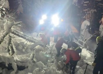 Ortek masiv në malet e Nevadës, 10 skiatorë të zhdukur, autoritetet lokale fillojnë operacionin e kërkimit
