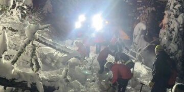 Ortek masiv në malet e Nevadës, 10 skiatorë të zhdukur, autoritetet lokale fillojnë operacionin e kërkimit