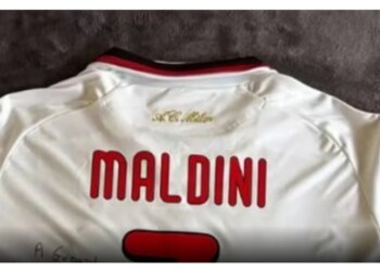Paolo Maldini i dorëzon fanelën e tij Gerard Martin, zbulohet arsyeja për këtë gjest.