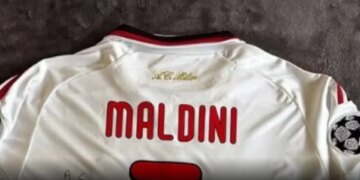 Paolo Maldini i dorëzon fanelën e tij Gerard Martin, zbulohet arsyeja për këtë gjest.