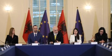 "Paraburgim për të gjithë për shpërdorim detyre" / Rama i ironizon gjyqtarët dhe prokurorët: Po na befasoni