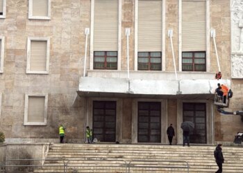 Partia Demokratike përgatitet për protestë, ndërsa godina e Kryeministrisë sigurohet më rigorozisht.