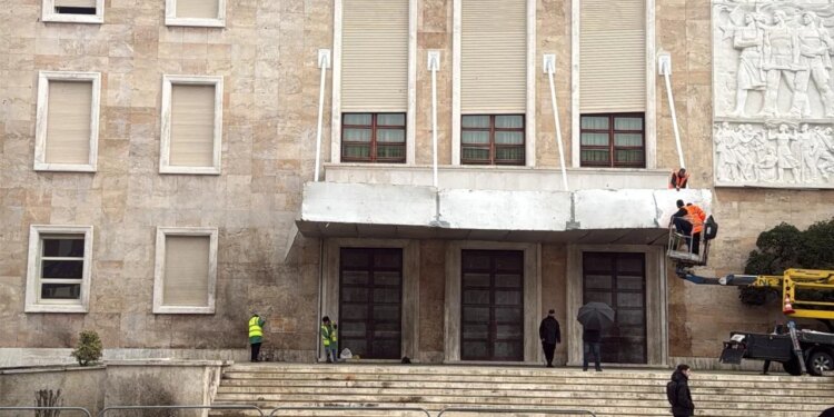 Partia Demokratike përgatitet për protestë, ndërsa godina e Kryeministrisë sigurohet më rigorozisht.