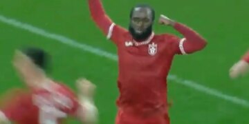 Partizani-Tirana: Festë e kuqe në "Selman Stërmasi", demat kalojnë në epërsi me golin e parë