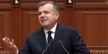 “Pastroni gojën tuaj kur flisni për ne”/ Balla i kujton Topallit bashkëpunimin e tyre kundër Berishës në vitin 2021.