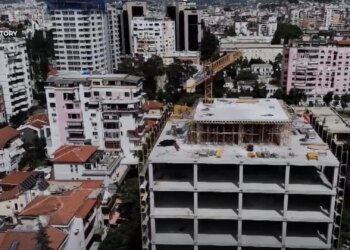 Përmbajtja e thelluar: Pasuri në troje, apartamente dhe pallate që kapin dhjetëra milionë euro! Pasuria 'mbretërore' e ish-zv.drejtorit të AKSHI-t, pret që të zbulohet lidhja me pastrimin e parave të korrupsionit.