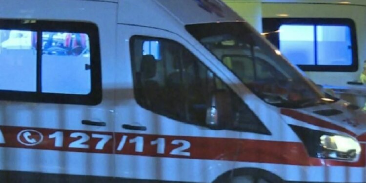 Përplasje në një lokal në Korçë, i mituri godet me thikë 34-vjeçarin.