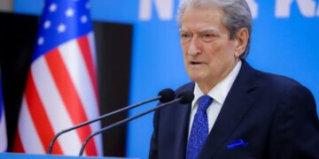 Përqindja e të paraburgosurve në Shqipëri është 500% më e lartë se mesatarja në Bashimin Evropian; Berisha e Rama: Procesi ligjor i vërtetë mungon.