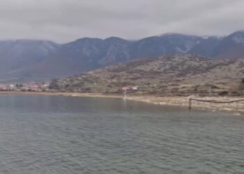 Përse liqeni i Prespës po shteron? Shqipëria, Greqia dhe Maqedonia e Veriut synojnë një strategji të përbashkët për mbrojtjen e tij.