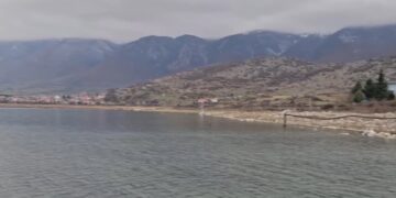 Përse liqeni i Prespës po shteron? Shqipëria, Greqia dhe Maqedonia e Veriut synojnë një strategji të përbashkët për mbrojtjen e tij.