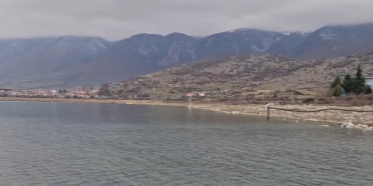 Përse liqeni i Prespës po shteron? Shqipëria, Greqia dhe Maqedonia e Veriut synojnë një strategji të përbashkët për mbrojtjen e tij.