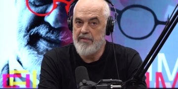 Podkasti “Flasim”: Rama njofton rritjen e pagave për 720 efektivë të policisë, një inspektor në RENEA do të marrë 1600 euro.