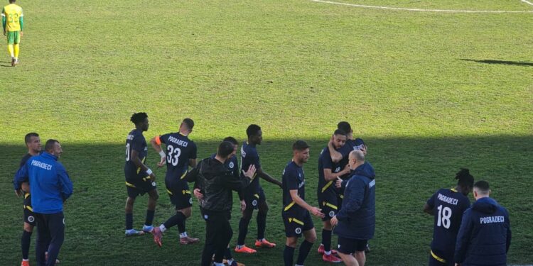 Pogradeci dominuese në shtëpi, Laçi zë përkohësisht vendin e parë në klasifikim në Kategorinë e Parë.