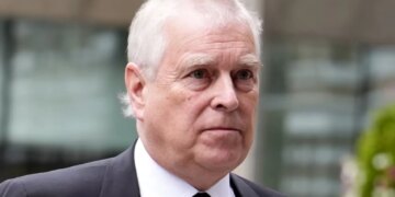 Policia britanike po shqyrton dosjen e ish-princit Andrew lidhur me dyshimet për ndarjen e informacioneve konfidenciale me Jeffrey Epstein.