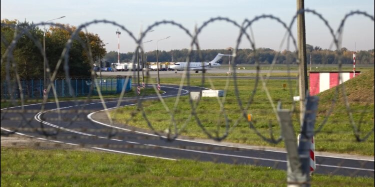 Polonia shpall mbyllje të përkohshme të hapësirës ajrore në Lublin dhe Rzeszow për shkak të aktiviteteve ushtarake të NATO-s.
