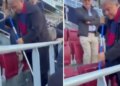 Presidenti i Barcelonës, Laporta, duke pastruar stadiumin “Camp Nou” me fshesë në dorë.