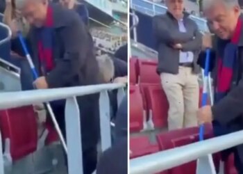 Presidenti i Barcelonës, Laporta, duke pastruar stadiumin “Camp Nou” me fshesë në dorë.