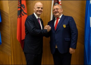 Presidenti i FIFA uron Armand Dukën për rizgjedhjen e tij në krye të FSHF për një mandat tjetër katërvjeçar.