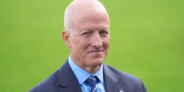 Presidenti i klubit anglez azhurnon gjendjen shëndetësore pas një goditjeje në tru, dërgohet me urgjencë në spital.