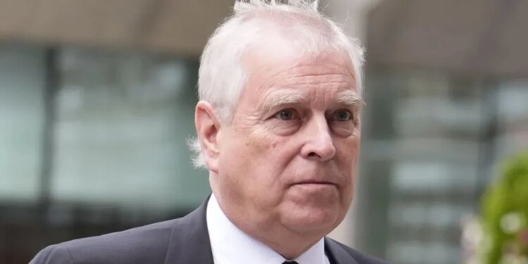 Princi Andrew nën hetim për lidhjet e dyshuara me Jeffrey Epstein, pas arrestimit të tij kontrollohet me kujdes dy prona të tij.