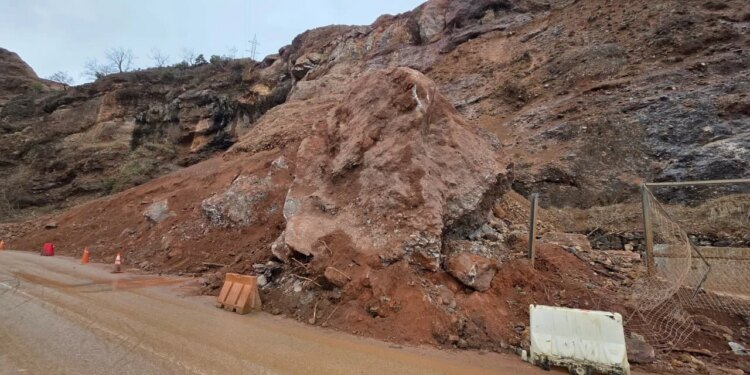 Probleme të vazhdueshme në aksin Librazhd-Qafë Thanë, shoferët duhet të tregojnë kujdes.