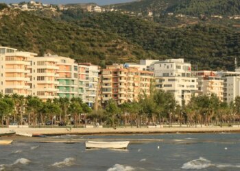 Prokuroria në Vlorë sekuestrojmë dokumente lidhur me menaxhimin e hapësirave publike dhe plazheve gjatë kontrollit të zyrës së aseteve.