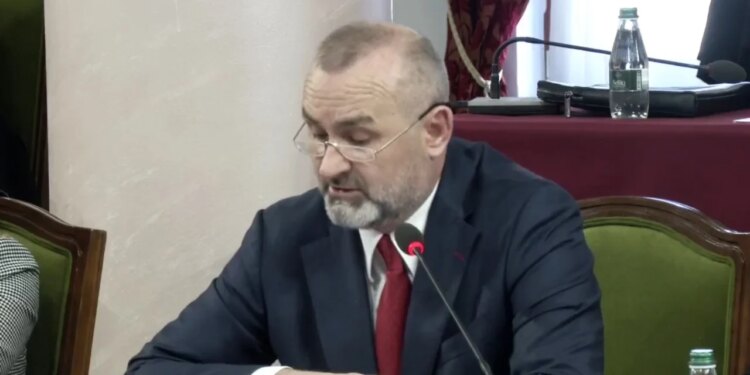 Propozimi i PS për ndryshimet ligjore: Manja sqaron qëllimin, sigurimi i funksionimit të rregullt të institucioneve pa ndonjë privilegj për individë.