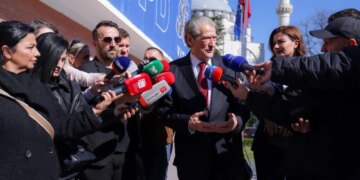 Protesta e 28 shkurtit: Berisha sugjeron mundësinë e bllokimit të rrugëve dhe nënvizon se do të jenë më kreativë.