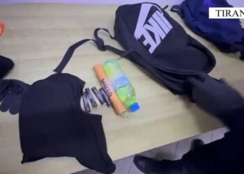 Protesta e Partisë Demokratike: 18 persona të arrestuar për hedhje lëndësh piroteknike, molotovësh dhe objekte të forta ndaj forcave të policisë; deputeti Klevis Balliu nën hetim.