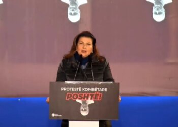 Protesta e Partisë Demokratike para Kryeministrisë, aktorja Rajmonda Bulku përkujton 20 shkurtin e 1991: “Mori guximin për t'u shprehur, sepse dëshironim lirinë.”