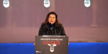 Protesta e Partisë Demokratike para Kryeministrisë, aktorja Rajmonda Bulku përkujton 20 shkurtin e 1991: “Mori guximin për t'u shprehur, sepse dëshironim lirinë.”