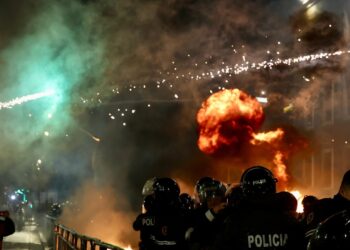 Protesta e Partisë Demokratike para Kryeministrisë, ministrja e Brendshme publikon videot e policëve të lënduar: Dhuna nuk duhet të jetë asnjëherë një mjet.