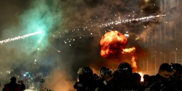 Protesta e Partisë Demokratike para Kryeministrisë, ministrja e Brendshme publikon videot e policëve të lënduar: Dhuna nuk duhet të jetë asnjëherë një mjet.