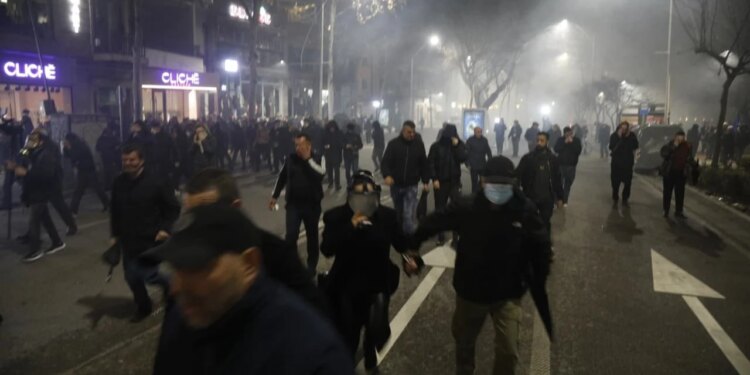 Protesta e dhunshme e opozitës më 10 shkurt, Gjykata liroi 18 protestues, përfshirë 3 të mitur.