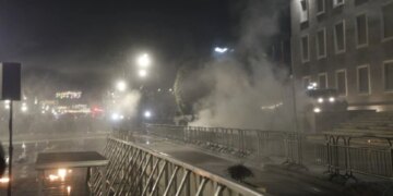 Protesta e opozitës nesër, Ambasada Amerikane nxit qytetarët e saj: Qëndroni të monitoroni situatën.