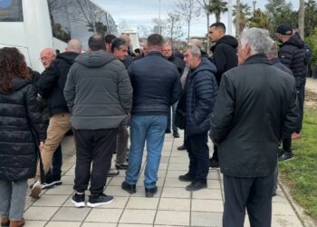 Protesta e qytetarëve në Vlorë, kundërshtim ndaj zhvendosjes së stacionit interurban të transportit urban