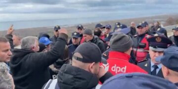 Protestat në Rrjoll, Kapri publikon videon ku vajza e vogël e takon të ëmën pas daljes nga Komisariati.