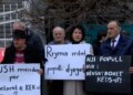 Protestë për energjinë: Rritja e çmimit mbi 21% bashkon qytetarët e Kosovës para selisë së kompanisë.