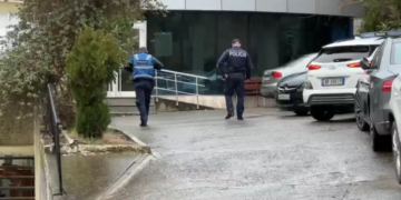 “Qëllova për të qetësuar situatën”/ Polici mbahet në burg pas përfshirjes në incidentin me armë në Rrilë të Lezhës