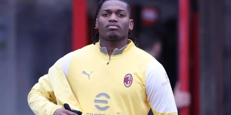 Rafael Leao provokon tifozët e Manchester United me një veprim intriguese në ditën finale të merkatos.