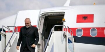 Rama udhëton drejt Vatikanit me ftesë të Selisë së Shenjtë. Kryeministri do të takohet në audiencë me Papën Leoni XIV.