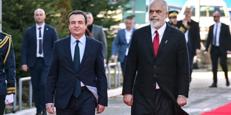 Rama viziton Kosovën, Kurti: Diskutuam për marrëveshjet dypalëshe dhe rëndësinë e bashkëpunimit për shërbimin e kombit tonë.