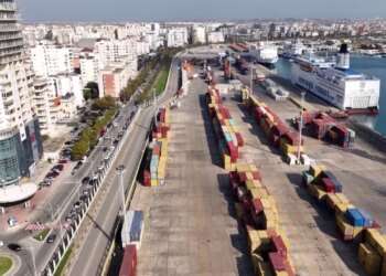 Rënia e importeve dhe eksporteve, specialistët paralajmërojnë: ndikime të menjëhershme në ekonomi, fuqia blerëse ka pësuar rënie.